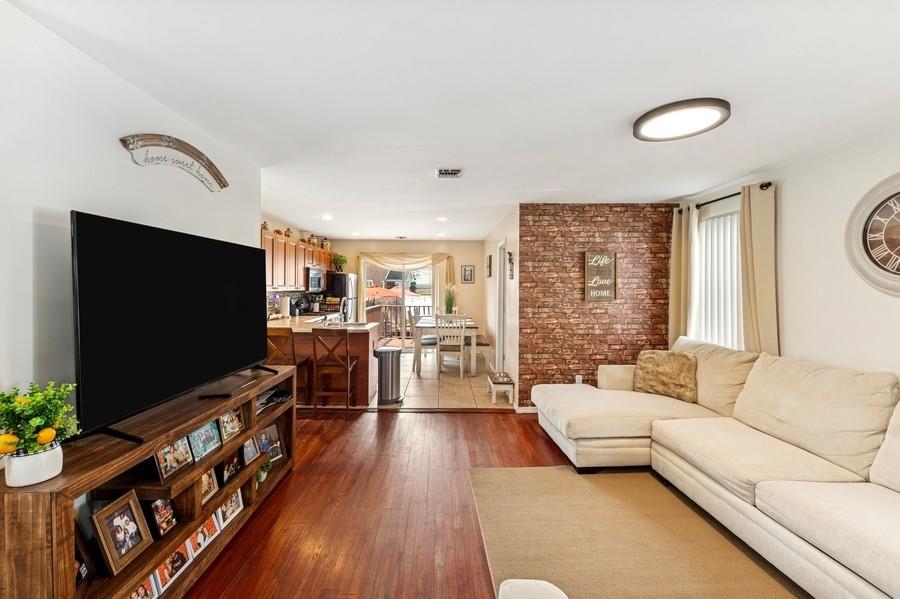 #4 photo, 76 Oakley Avenue, Elmont , NY 11003