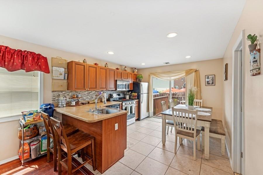 #6 photo, 76 Oakley Avenue, Elmont , NY 11003