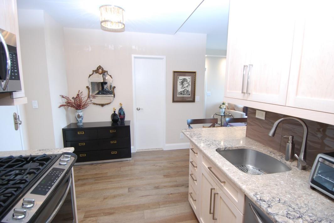 #9 photo, 27010 Grand Central Parkway, クイーンズ区 Floral Park , NY 11005