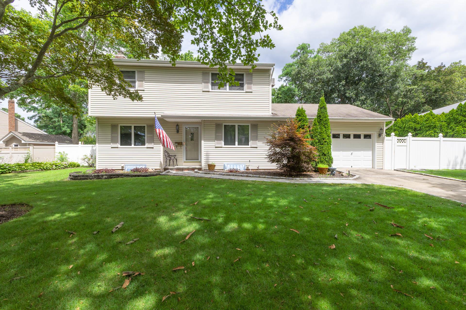 #1 photo, 12 Newtown Lane, サフォーク郡 Melville , NY 11747