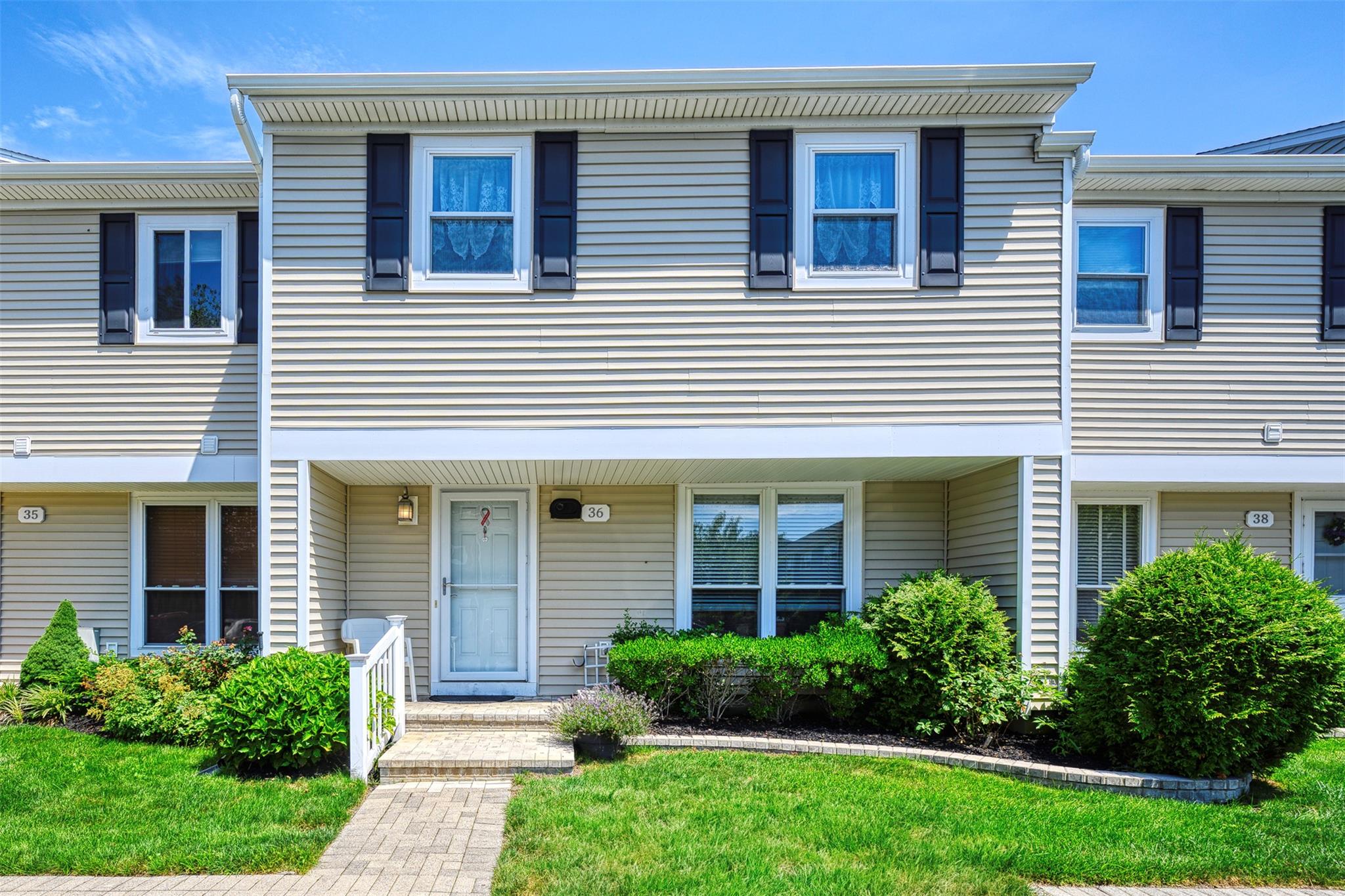 #1 photo, 100 Baker Court, ナッソー郡 Island Park , NY 11558