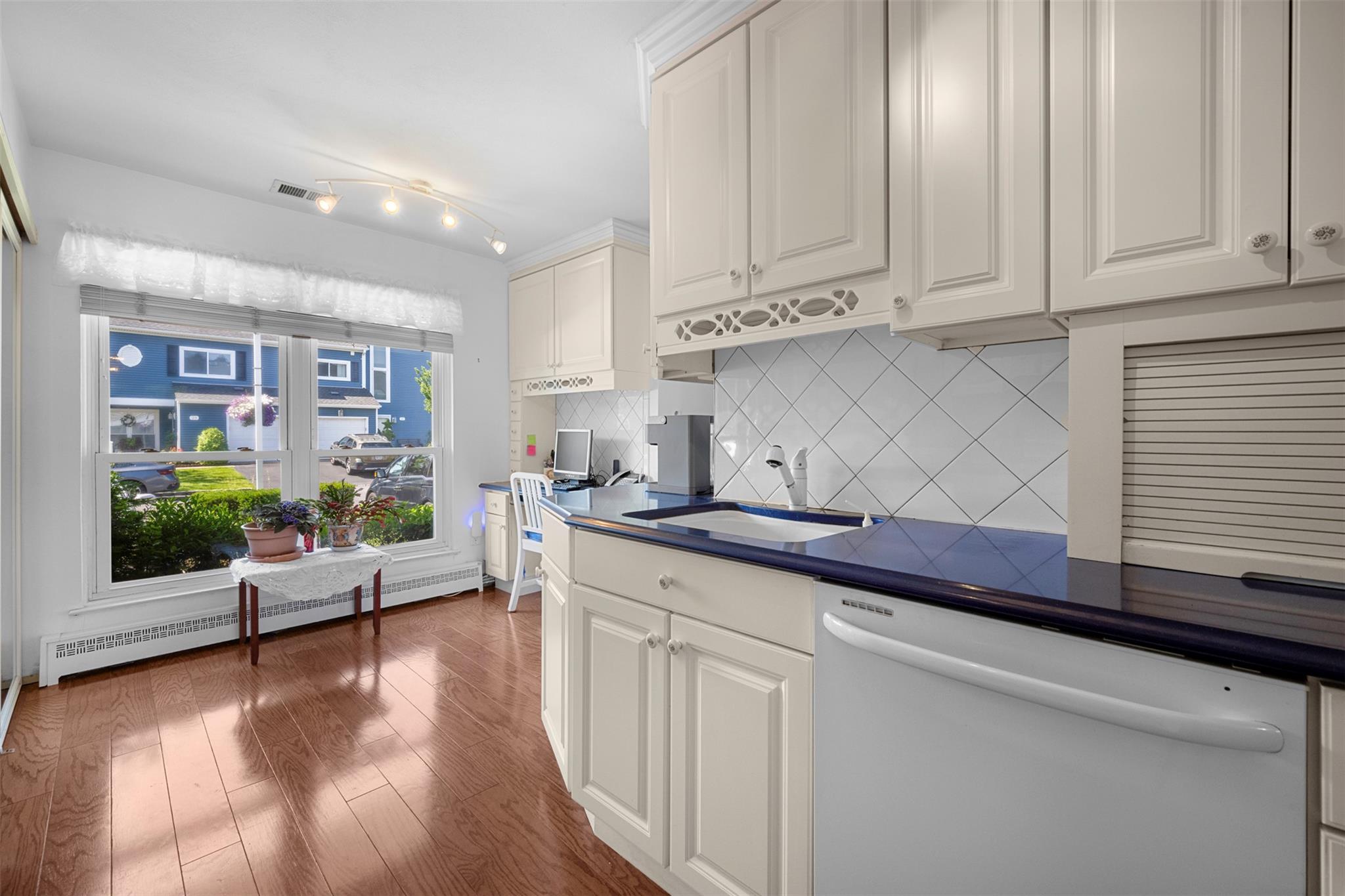 #12 photo, 100 Baker Court, ナッソー郡 Island Park , NY 11558