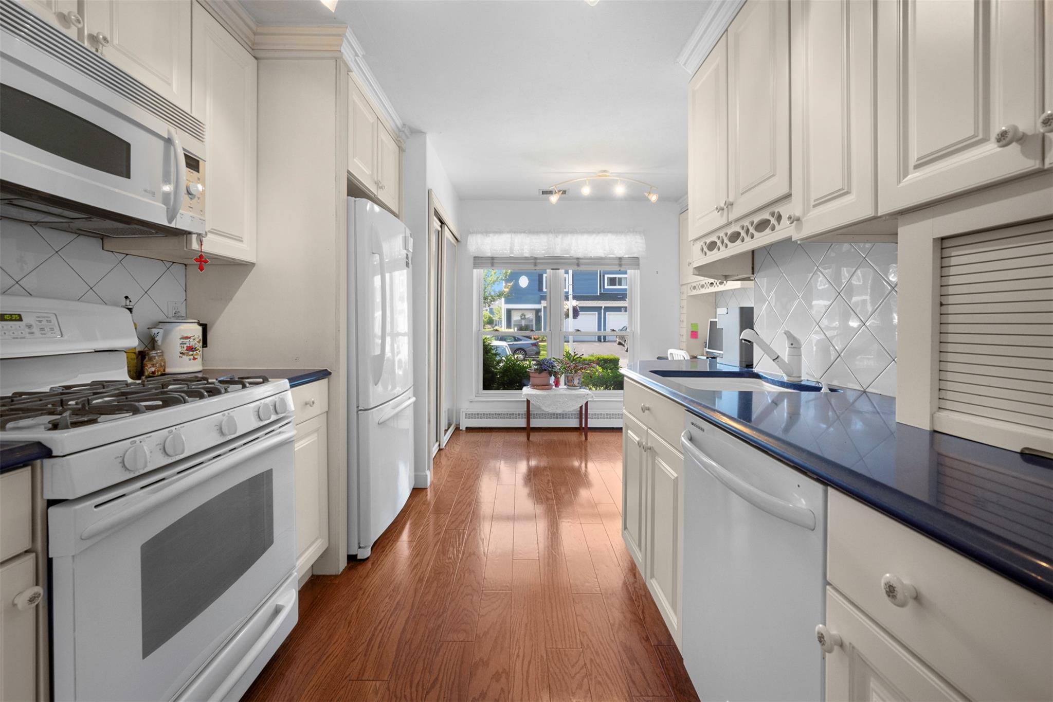 #13 photo, 100 Baker Court, ナッソー郡 Island Park , NY 11558