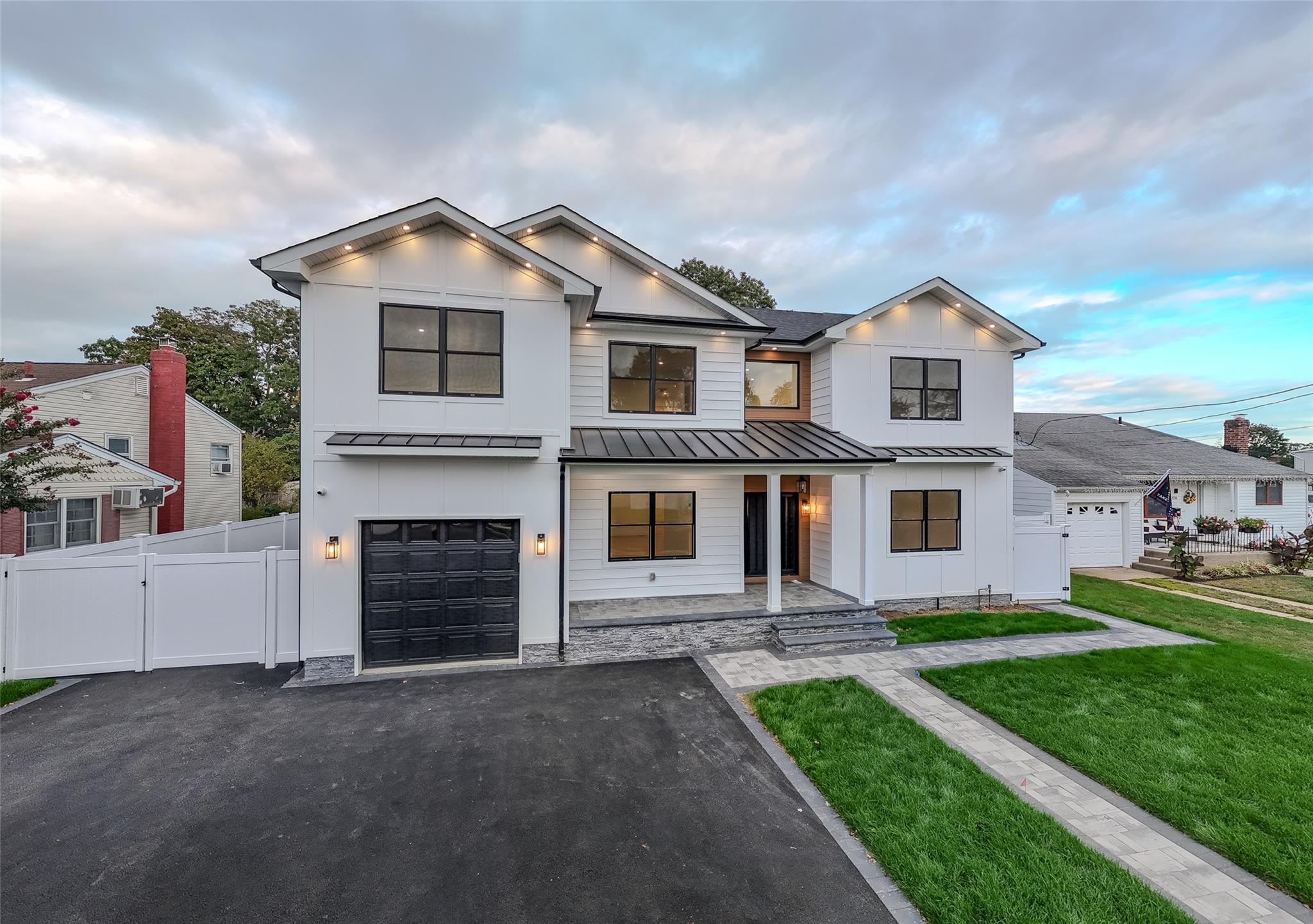 #3 photo, 9 Friends Lane, Westbury , NY 11590