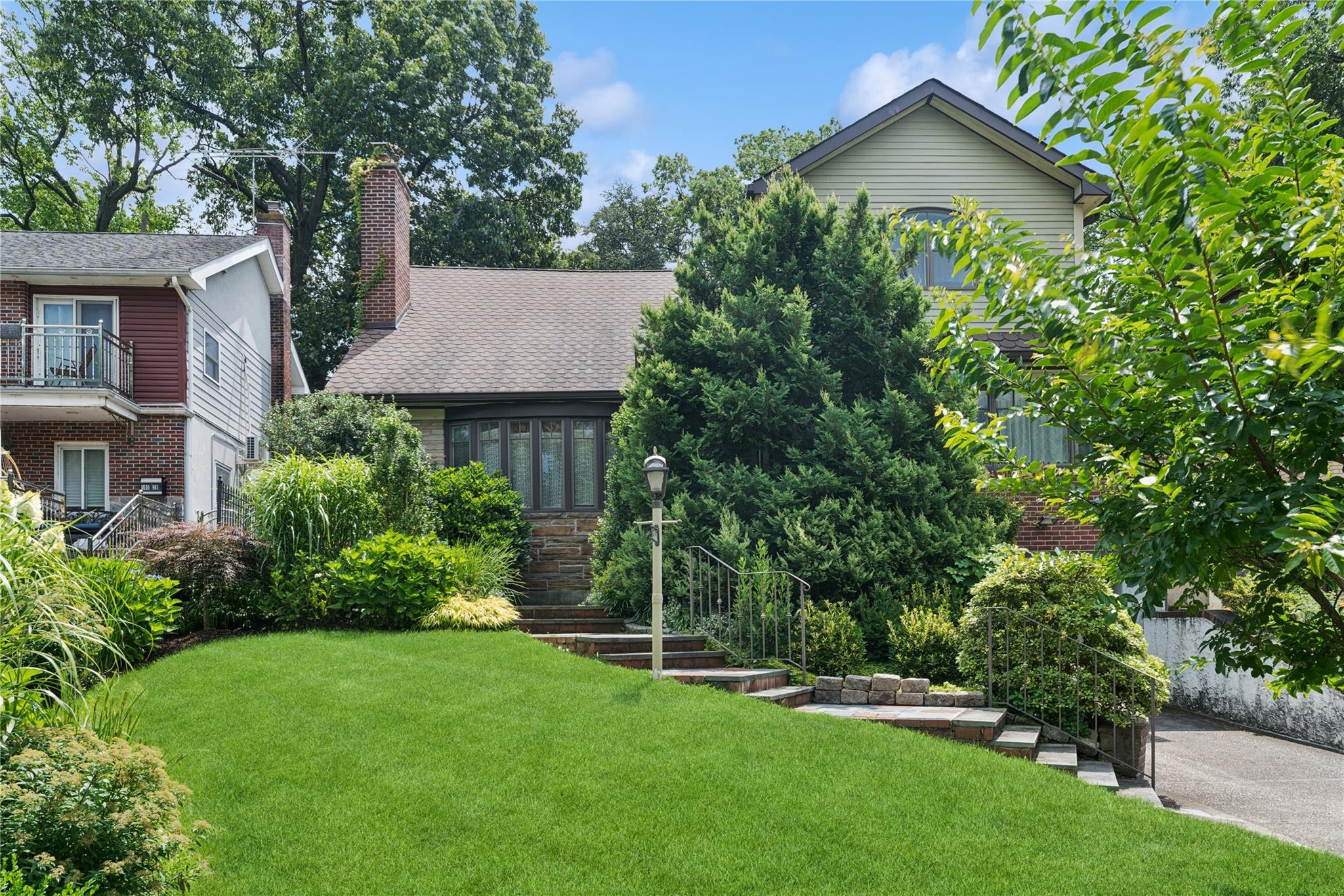 #1 photo, 19522 McLaughlin Avenue, Holliswood , NY 11423