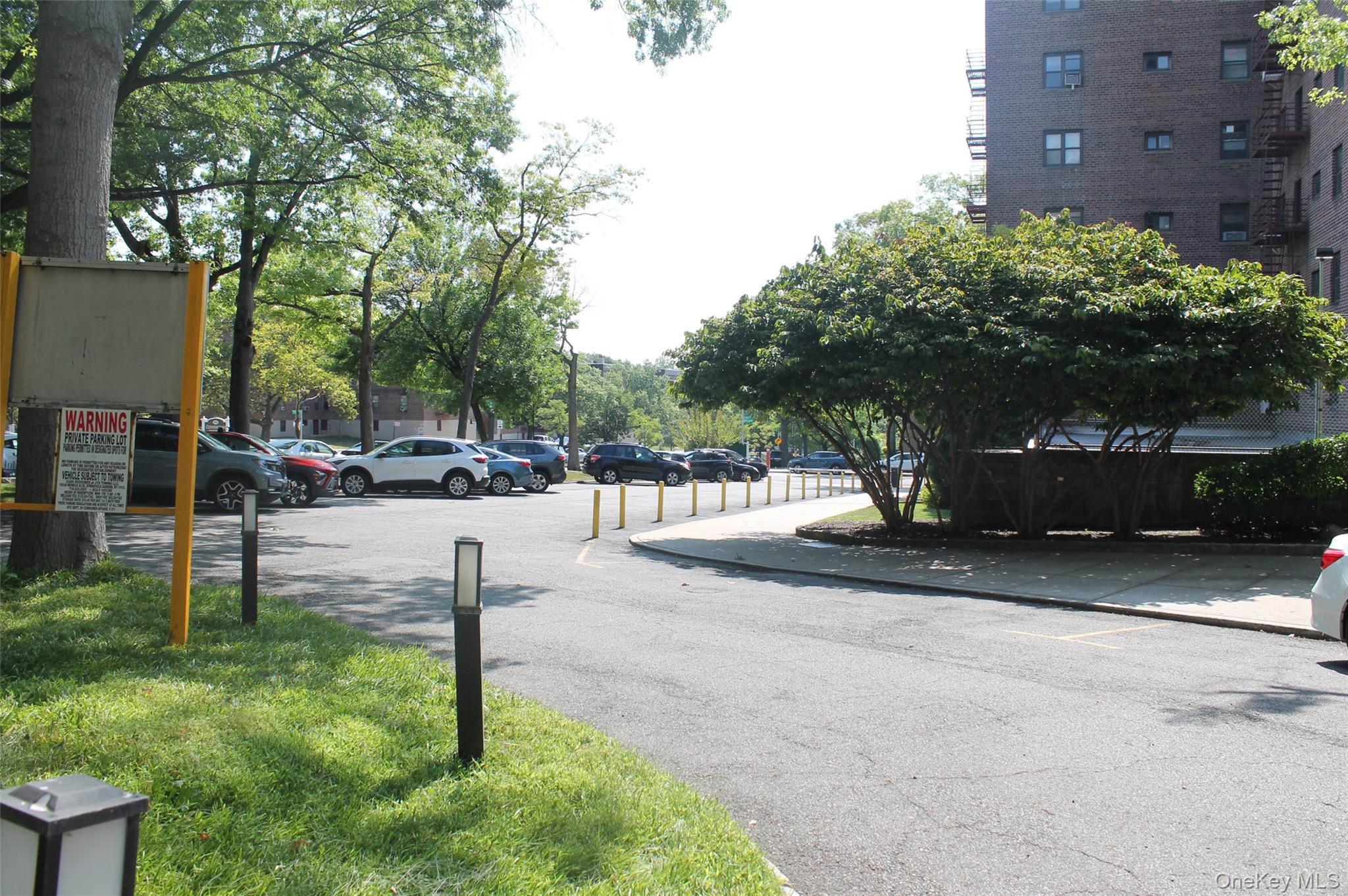 #13 photo, 86-70 Francis Lewis Blvd, クイーンズ区 Queens Village , NY 11427