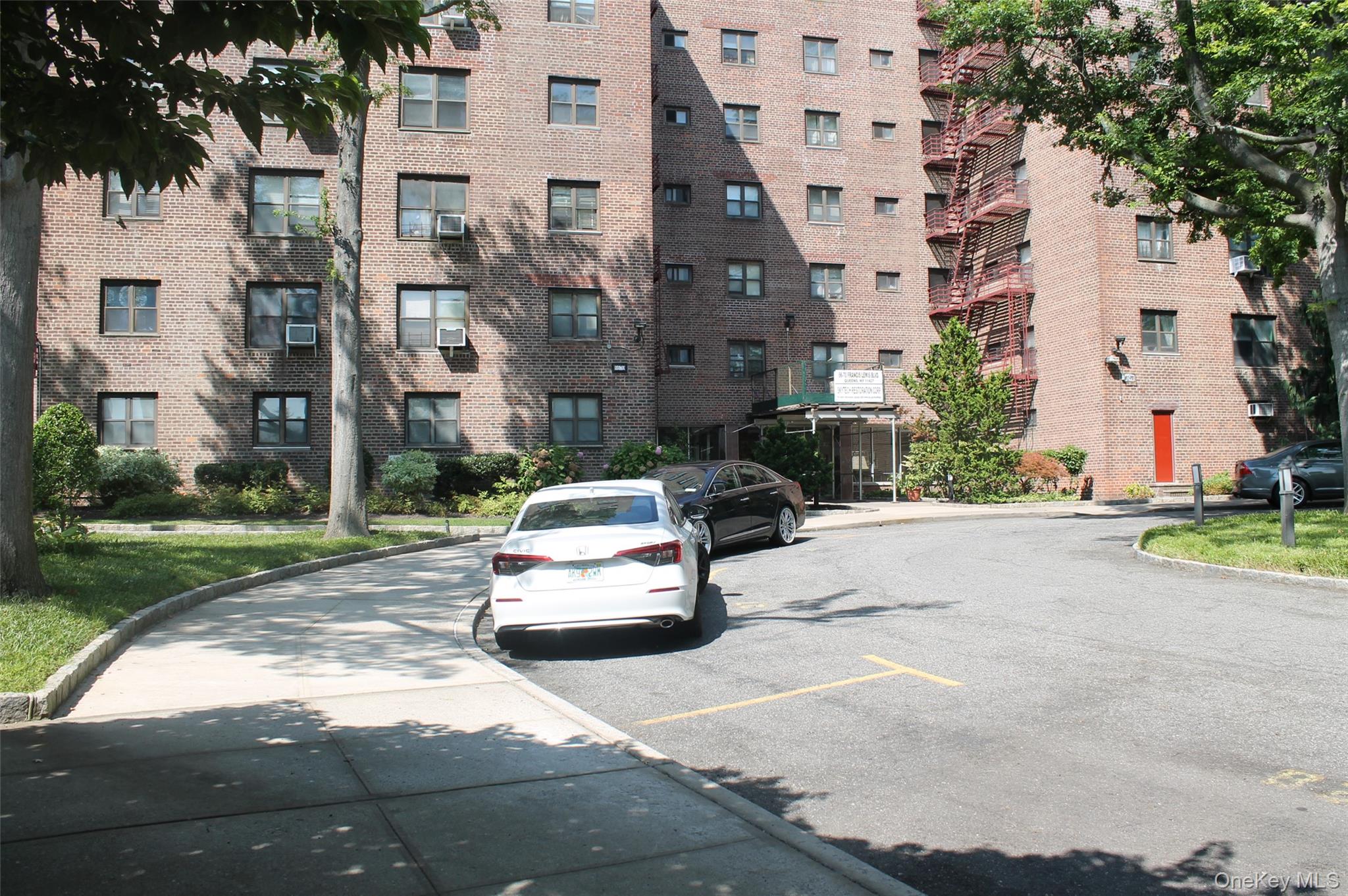 #14 photo, 86-70 Francis Lewis Blvd, クイーンズ区 Queens Village , NY 11427