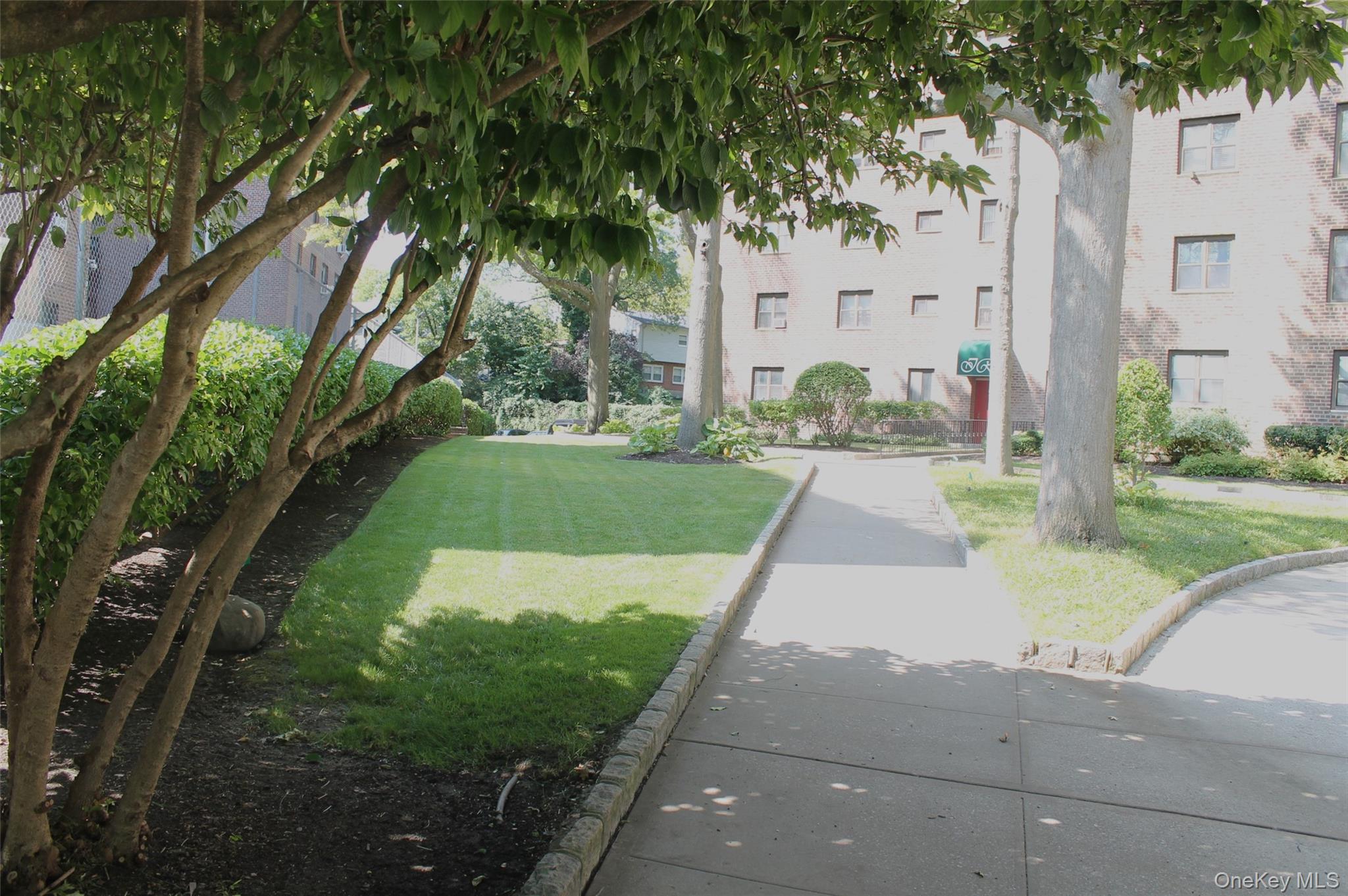 #16 photo, 86-70 Francis Lewis Blvd, クイーンズ区 Queens Village , NY 11427