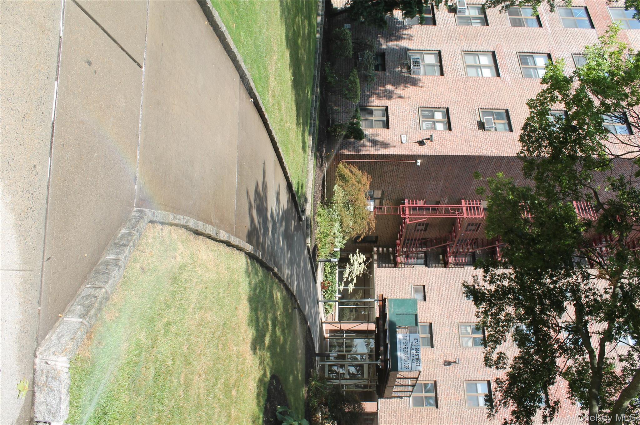 #19 photo, 86-70 Francis Lewis Blvd, クイーンズ区 Queens Village , NY 11427