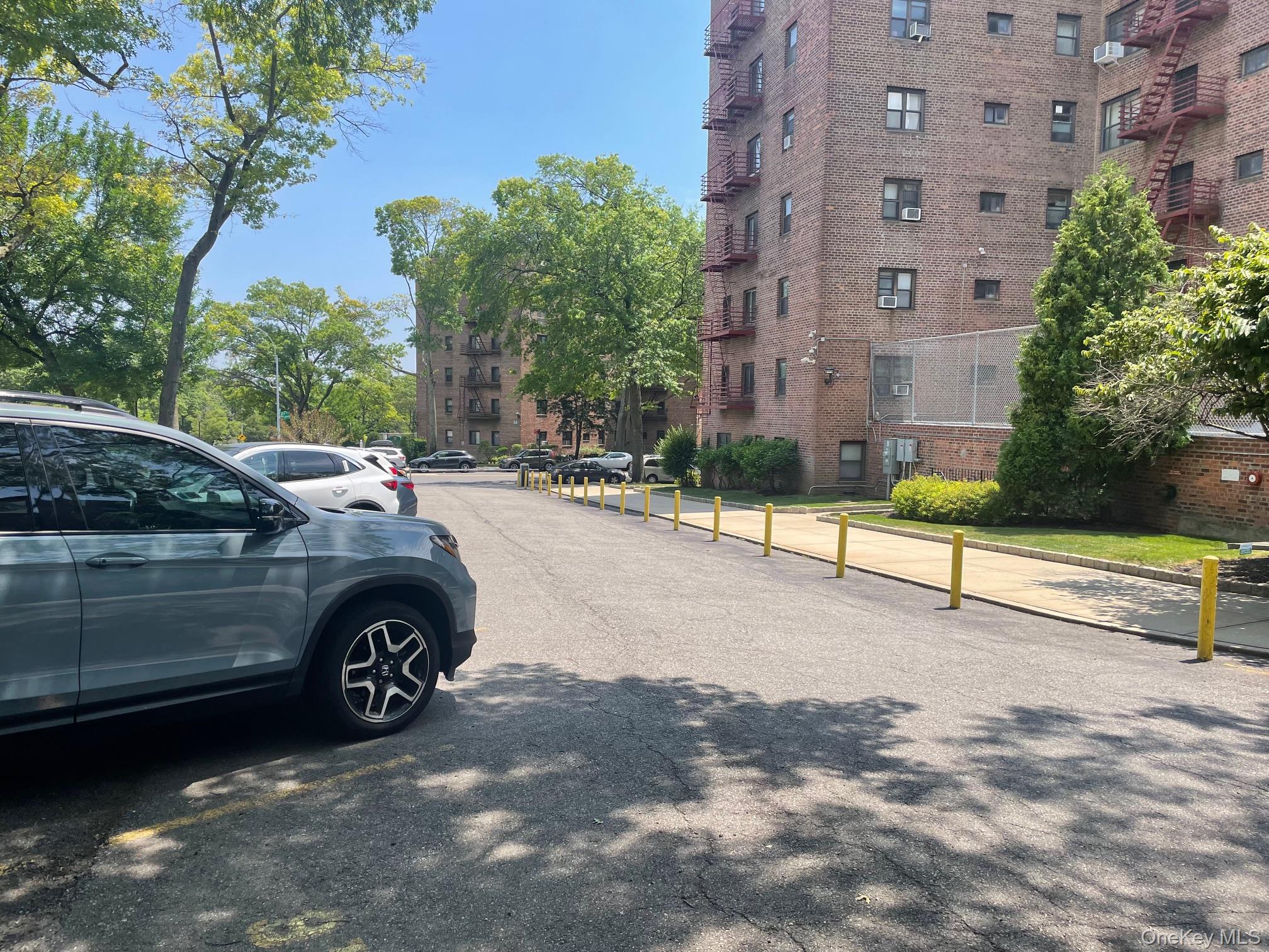 #2 photo, 86-70 Francis Lewis Blvd, クイーンズ区 Queens Village , NY 11427