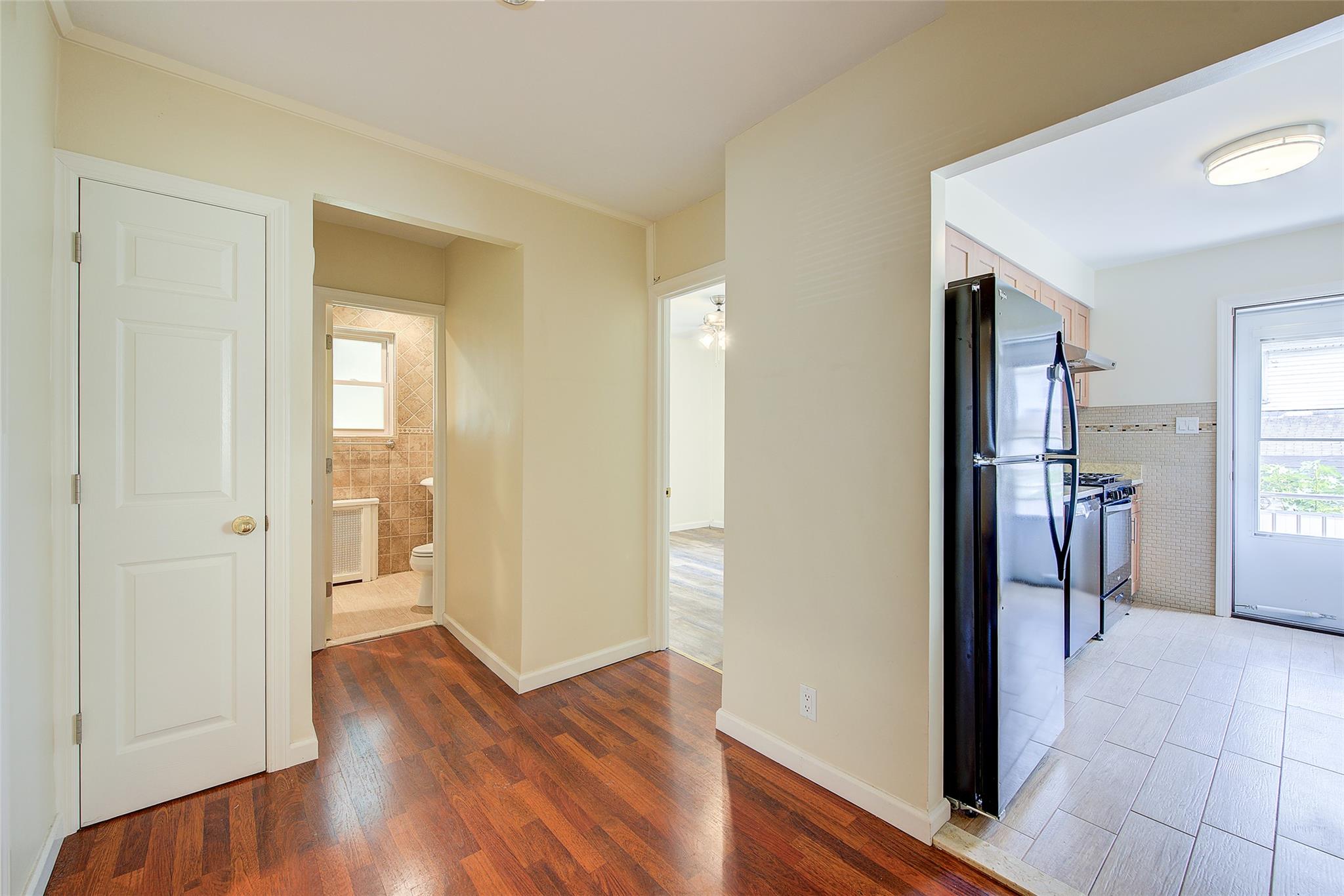 #13 photo, 4843 201st Street, كوينز Bayside , NY 11364