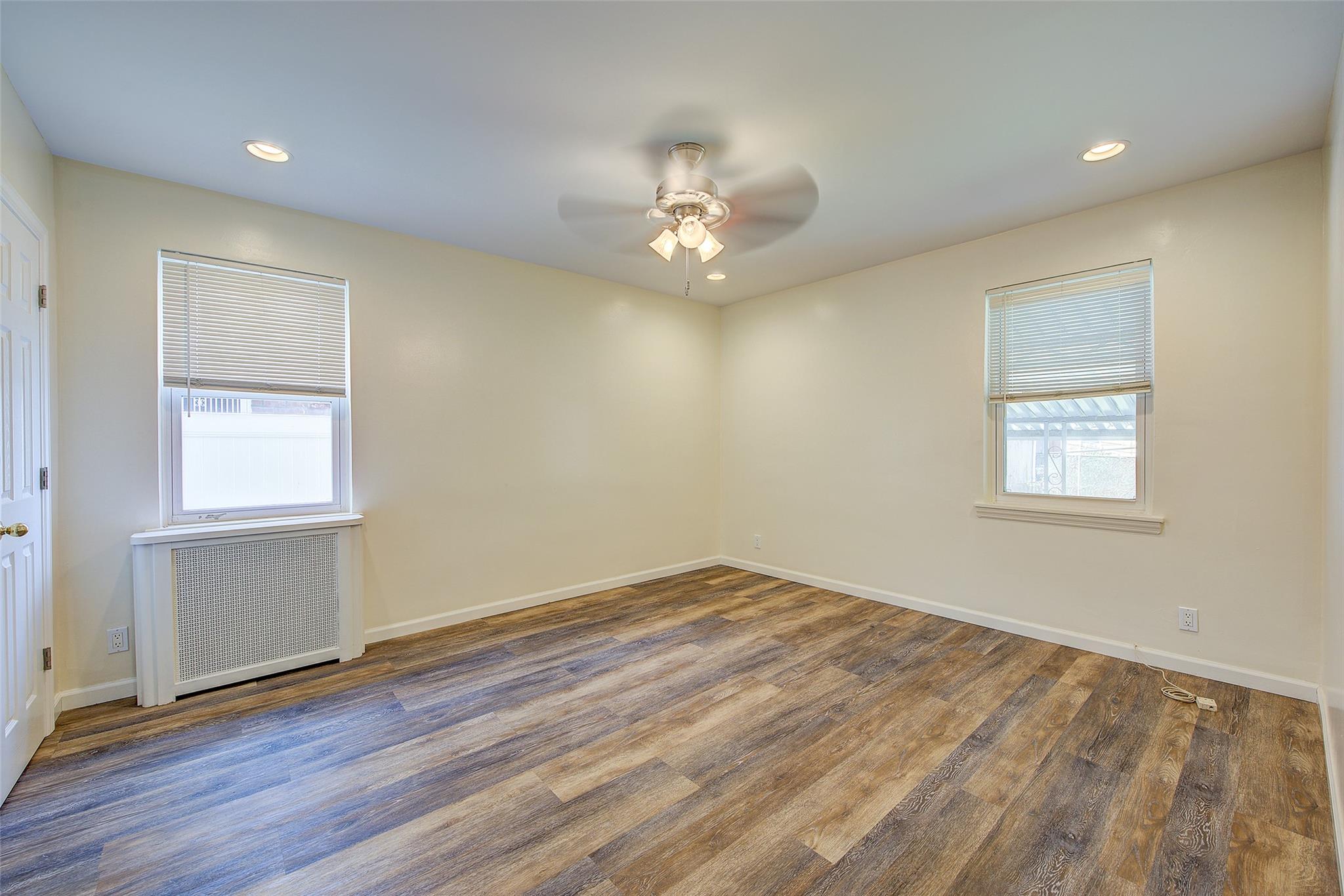 #16 photo, 4843 201st Street, كوينز Bayside , NY 11364