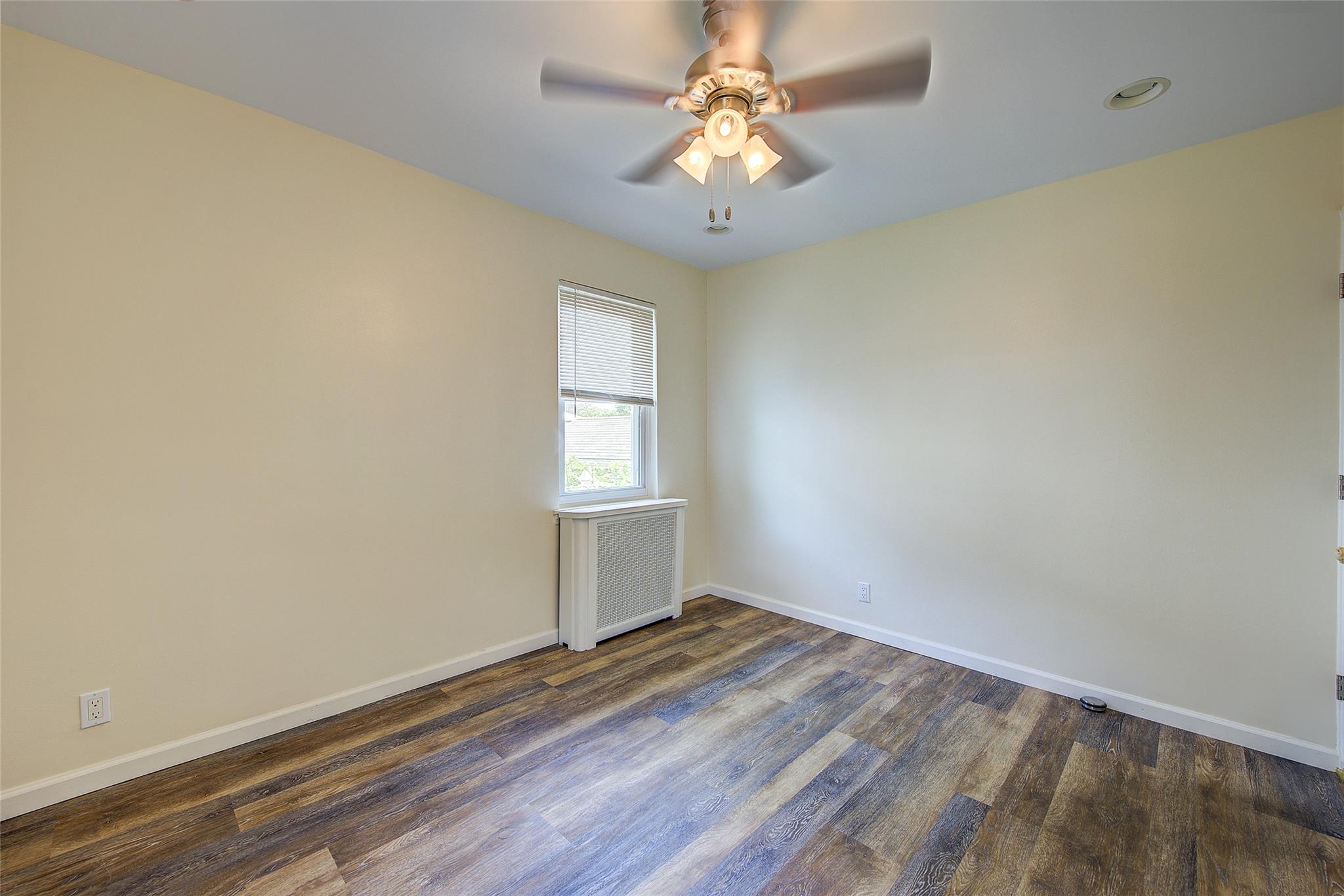 #19 photo, 4843 201st Street, كوينز Bayside , NY 11364