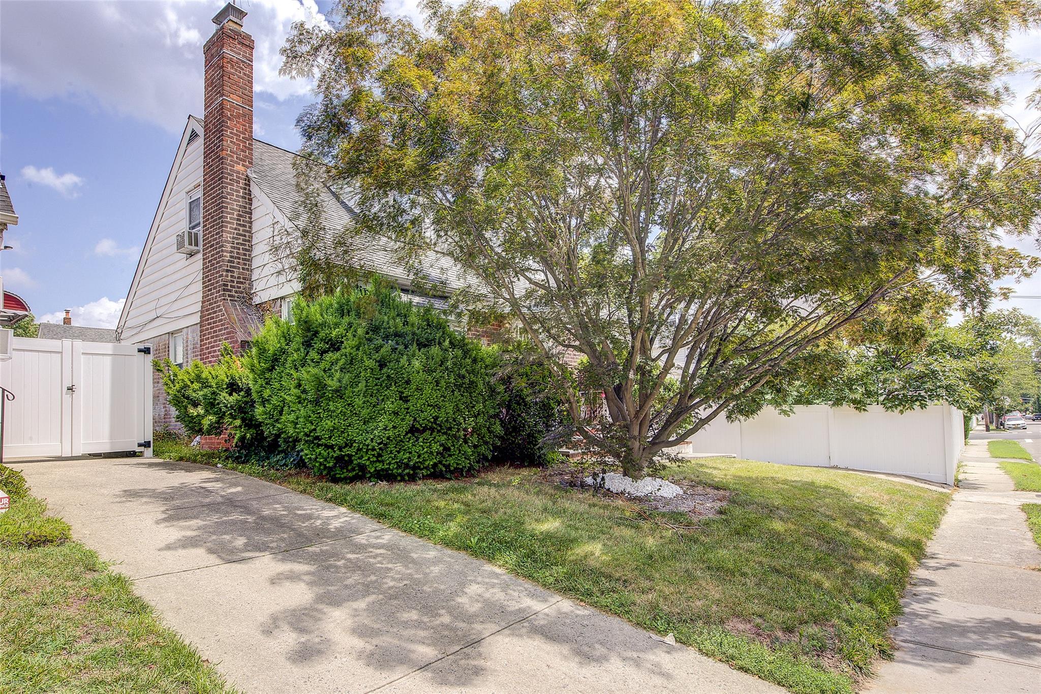 #2 photo, 4843 201st Street, كوينز Bayside , NY 11364