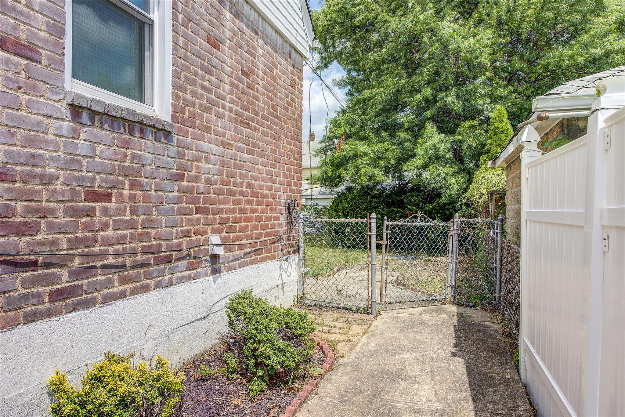 #3 photo, 4843 201st Street, كوينز Bayside , NY 11364