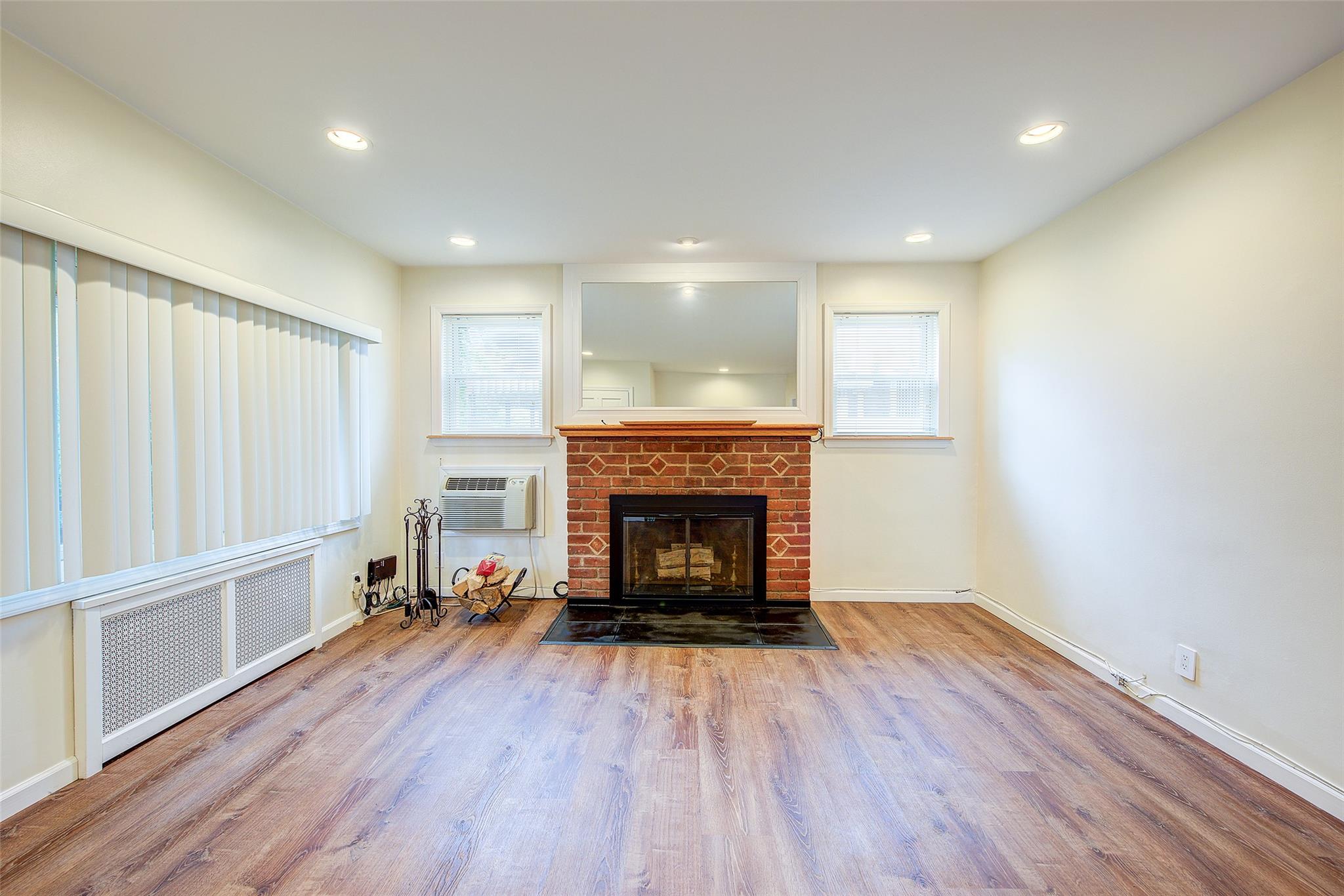 #9 photo, 4843 201st Street, كوينز Bayside , NY 11364