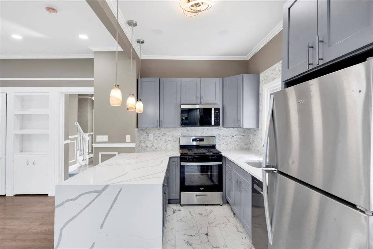 #10 photo, 233 Brady Ave, Hawthorne , NY 10532