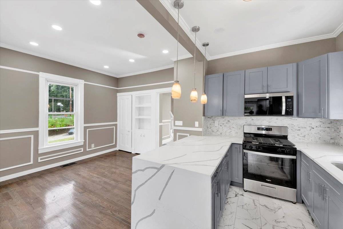 #11 photo, 233 Brady Ave, Hawthorne , NY 10532