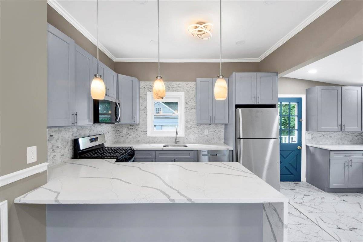 #12 photo, 233 Brady Ave, Hawthorne , NY 10532