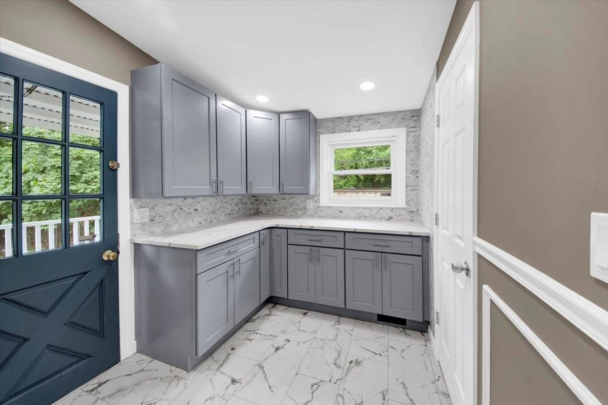 #13 photo, 233 Brady Ave, Hawthorne , NY 10532