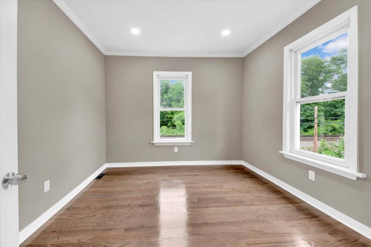 #15 photo, 233 Brady Ave, Hawthorne , NY 10532