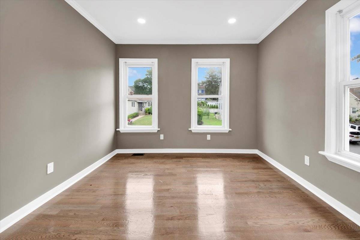 #16 photo, 233 Brady Ave, Hawthorne , NY 10532