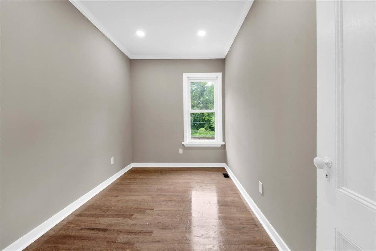 #17 photo, 233 Brady Ave, Hawthorne , NY 10532