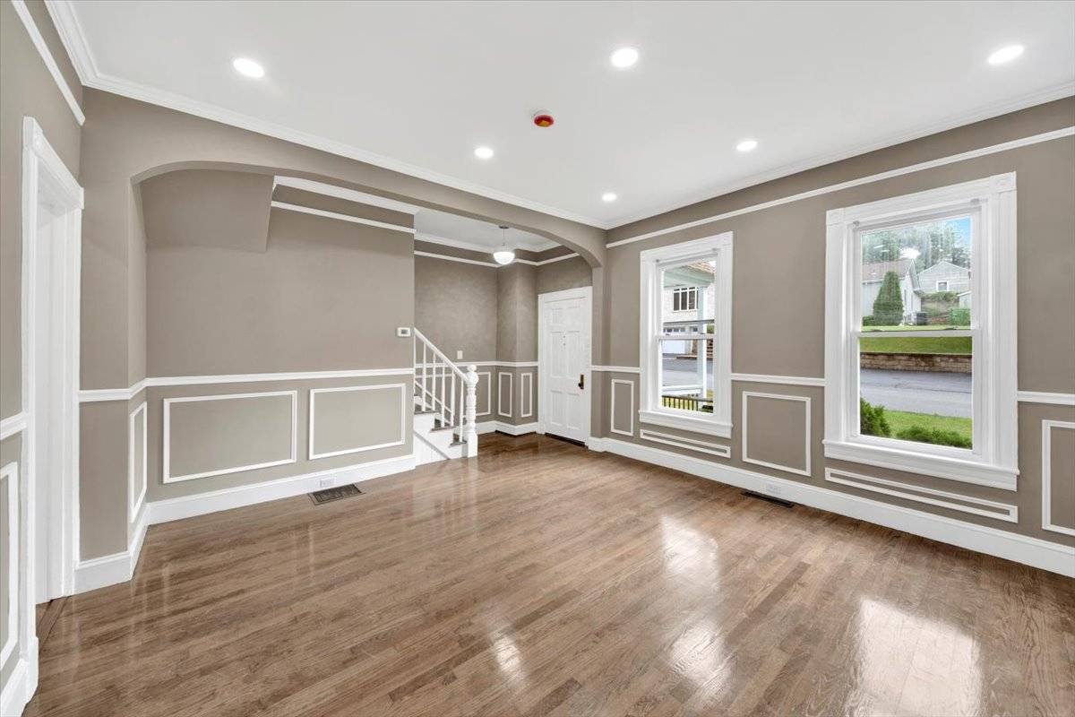 #6 photo, 233 Brady Ave, Hawthorne , NY 10532