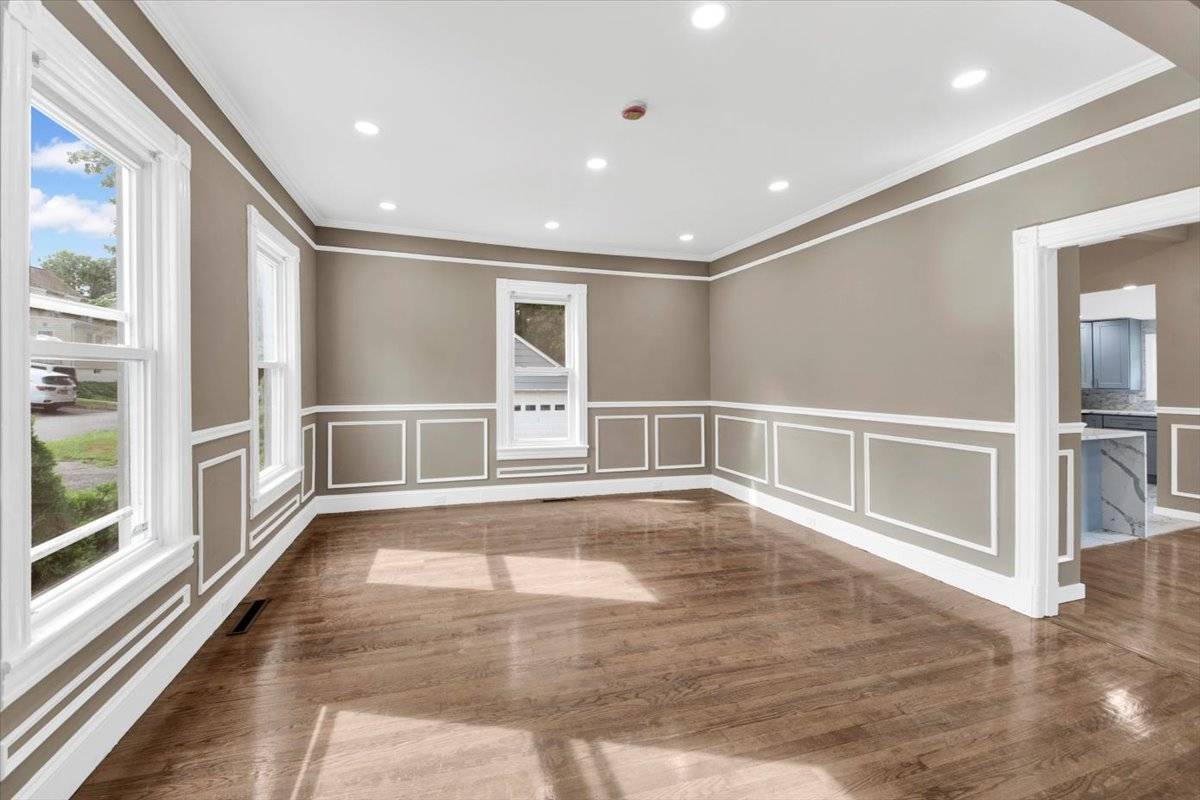 #7 photo, 233 Brady Ave, Hawthorne , NY 10532