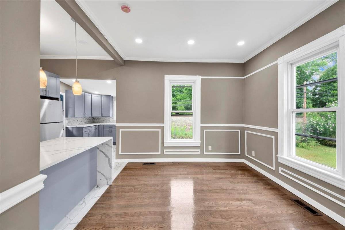 #8 photo, 233 Brady Ave, Hawthorne , NY 10532