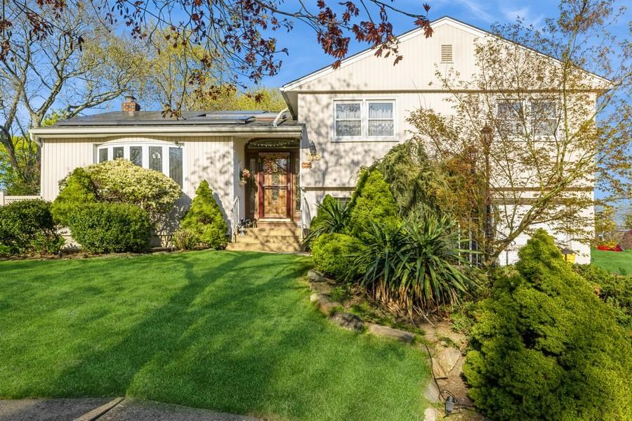 #2 photo, 178 Gerhard Road, Plainview , NY 11803