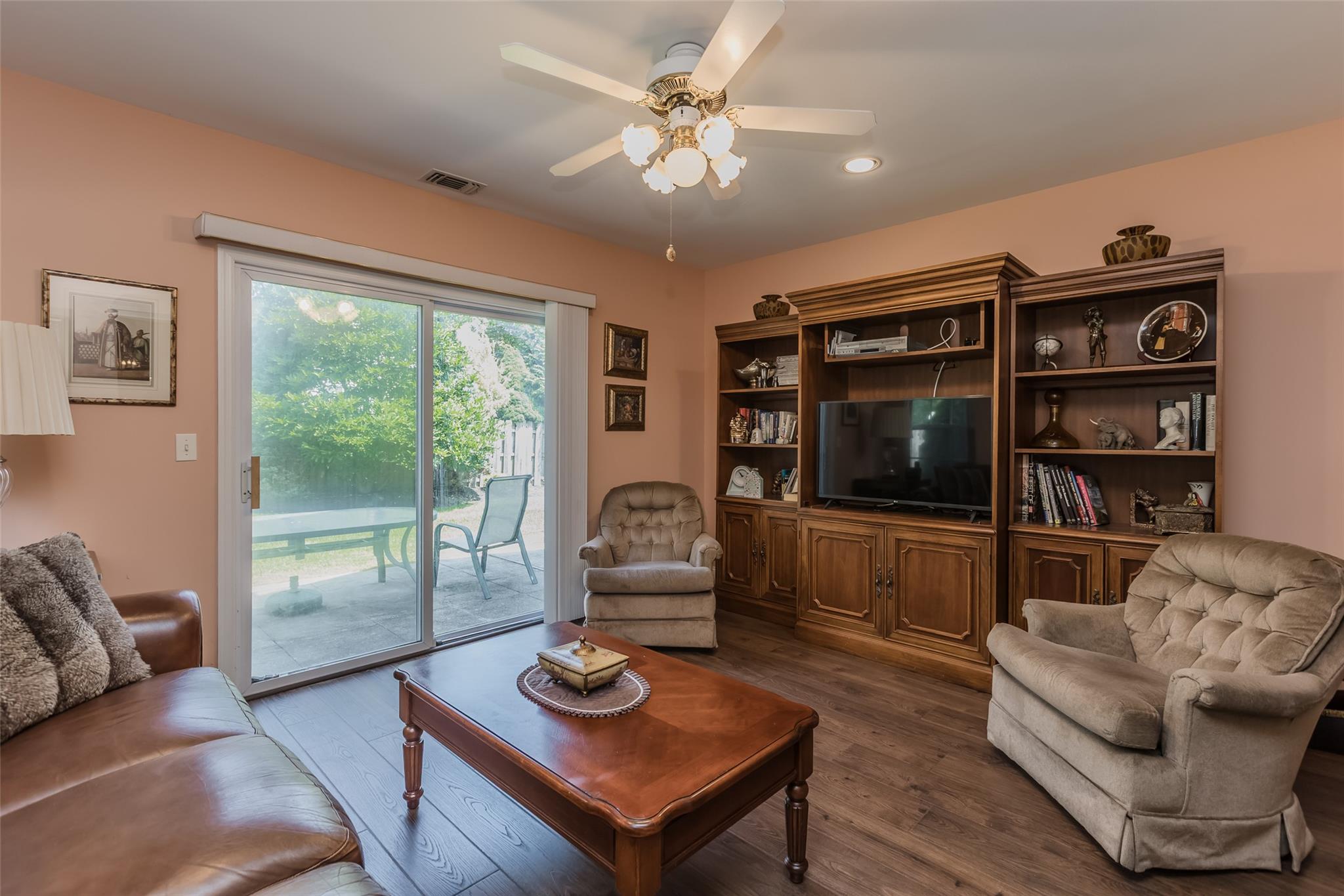 #12 photo, 1 Kate Circle, サフォーク郡 Middle Island , NY 11953