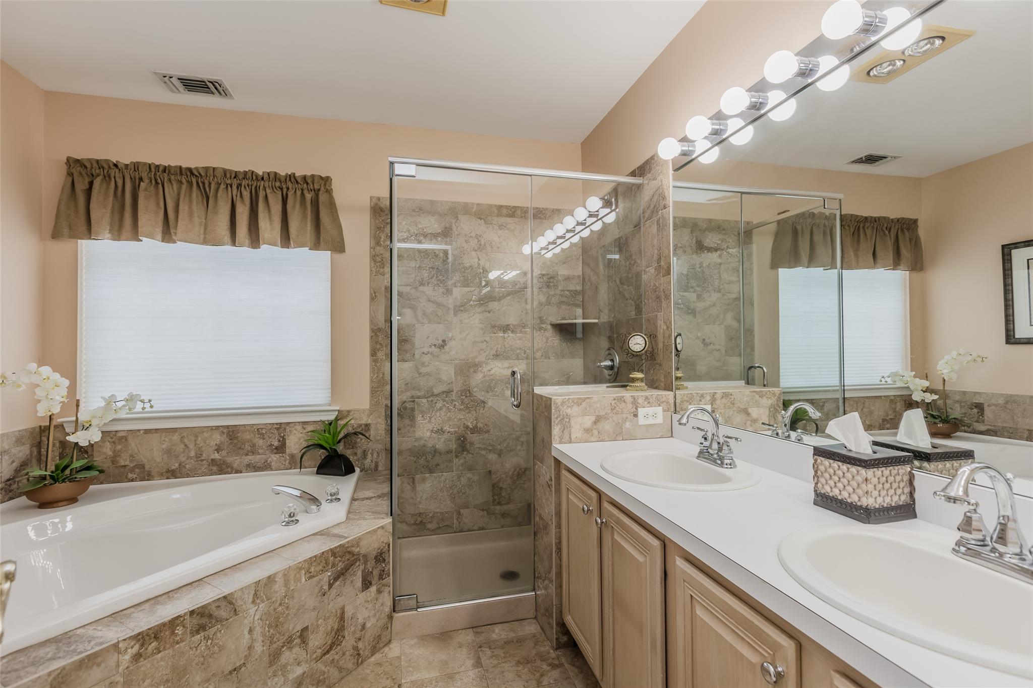 #16 photo, 1 Kate Circle, サフォーク郡 Middle Island , NY 11953