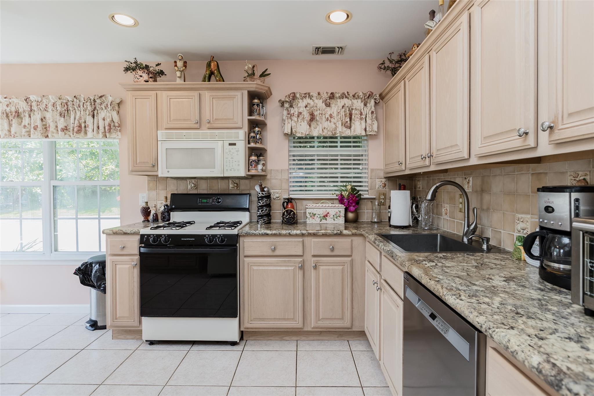 #3 photo, 1 Kate Circle, サフォーク郡 Middle Island , NY 11953