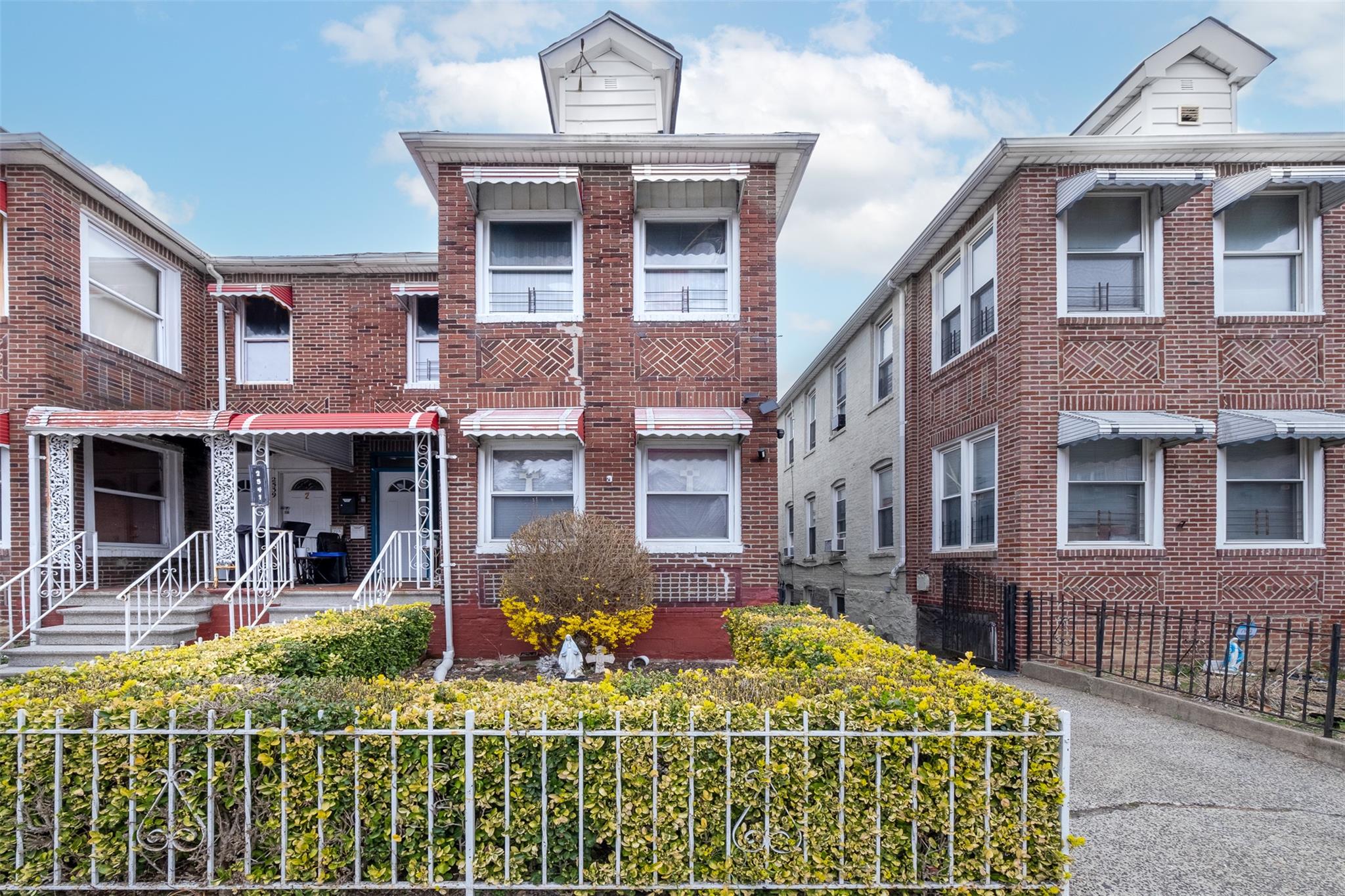 #1 photo, 2541 Holland Avenue, Bronx , NY 10467