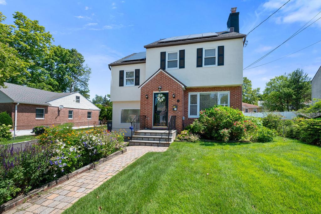 #1 photo, 82 Linden Avenue, Pelham , NY 10803