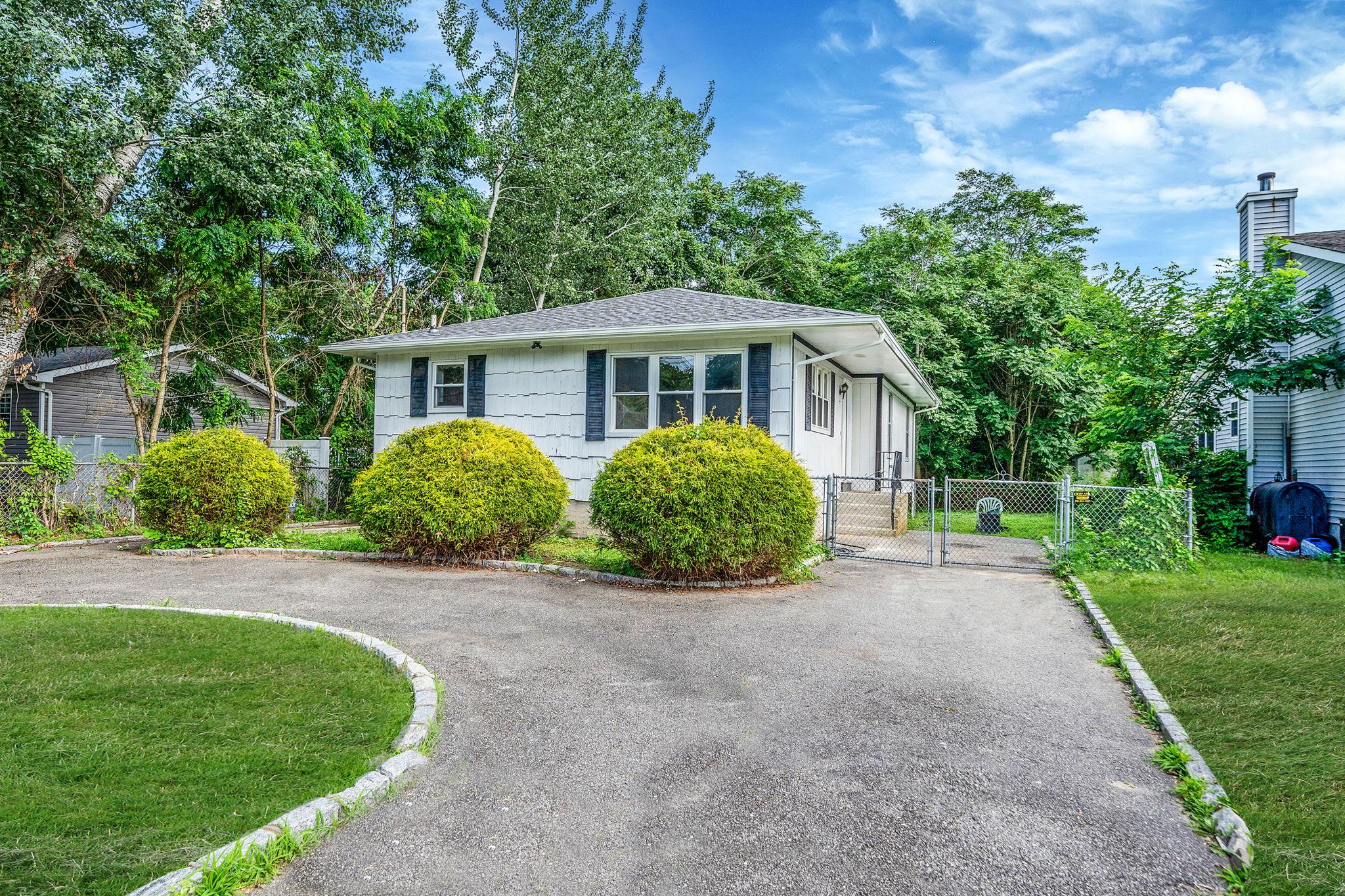 #1 photo, 44 Edgewater Drive, Mastic Beach , NY 11951