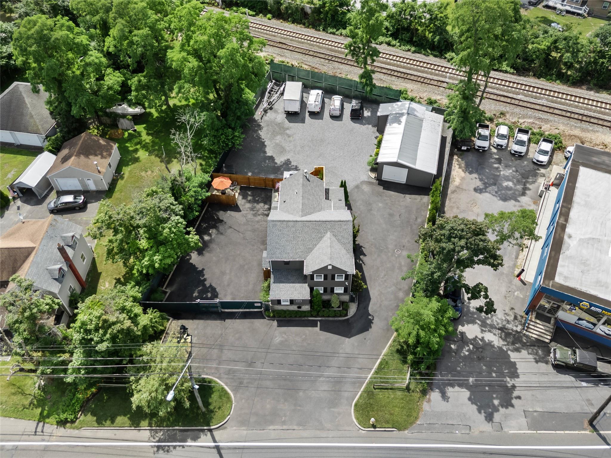 #6 photo, 296 N Main Street, サフォーク郡 Sayville , NY 11782