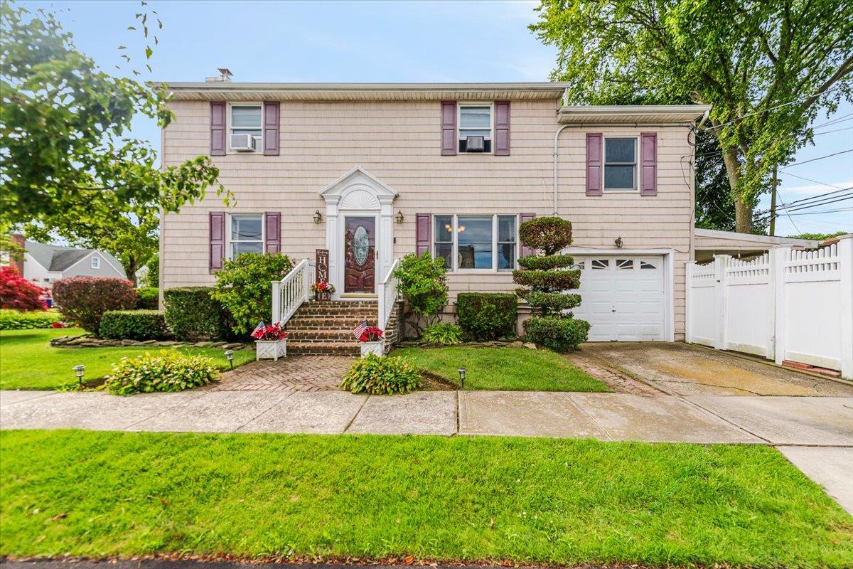 #1 photo, 101 Lido Parkway, Lindenhurst , NY 11757