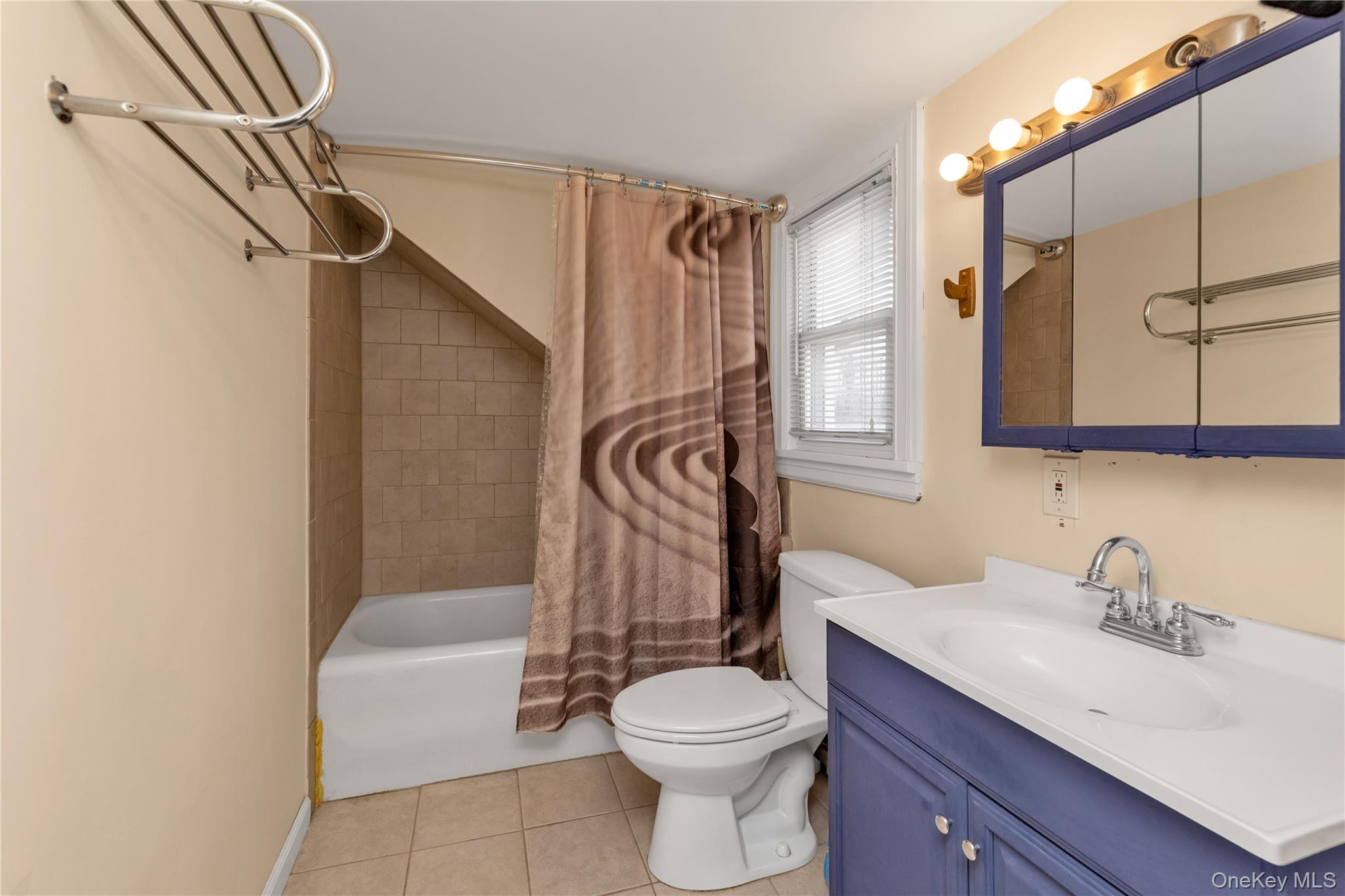 #16 photo, 9 Hamilton Avenue, Island Park , NY 11558