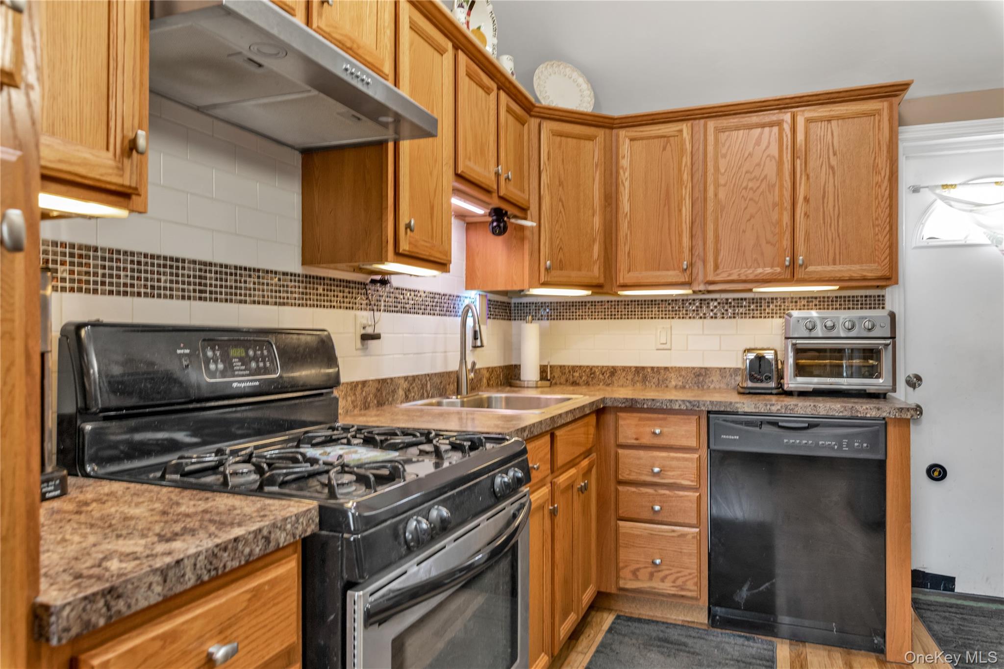 #7 photo, 9 Hamilton Avenue, Island Park , NY 11558