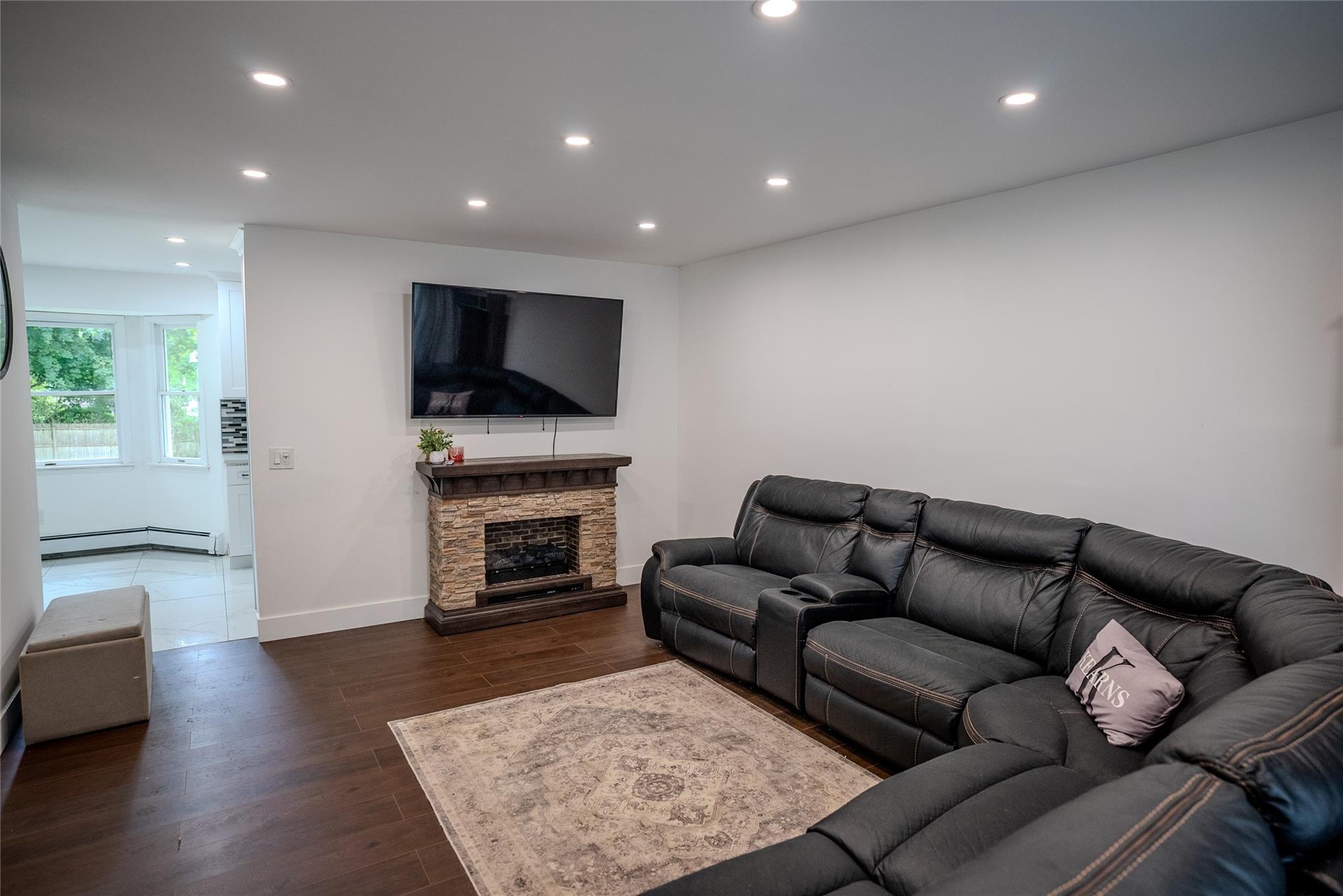 #4 photo, 8 Stratler Drive, Shirley , NY 11967