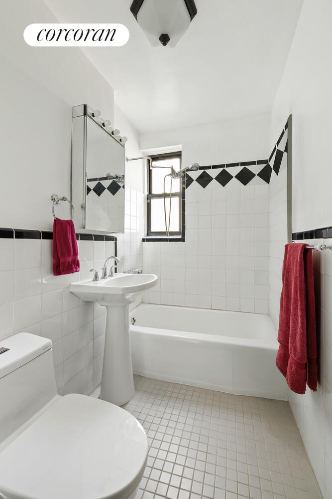 #10 photo, 675 ACADEMY Street, マンハッタン Inwood , NY 10034