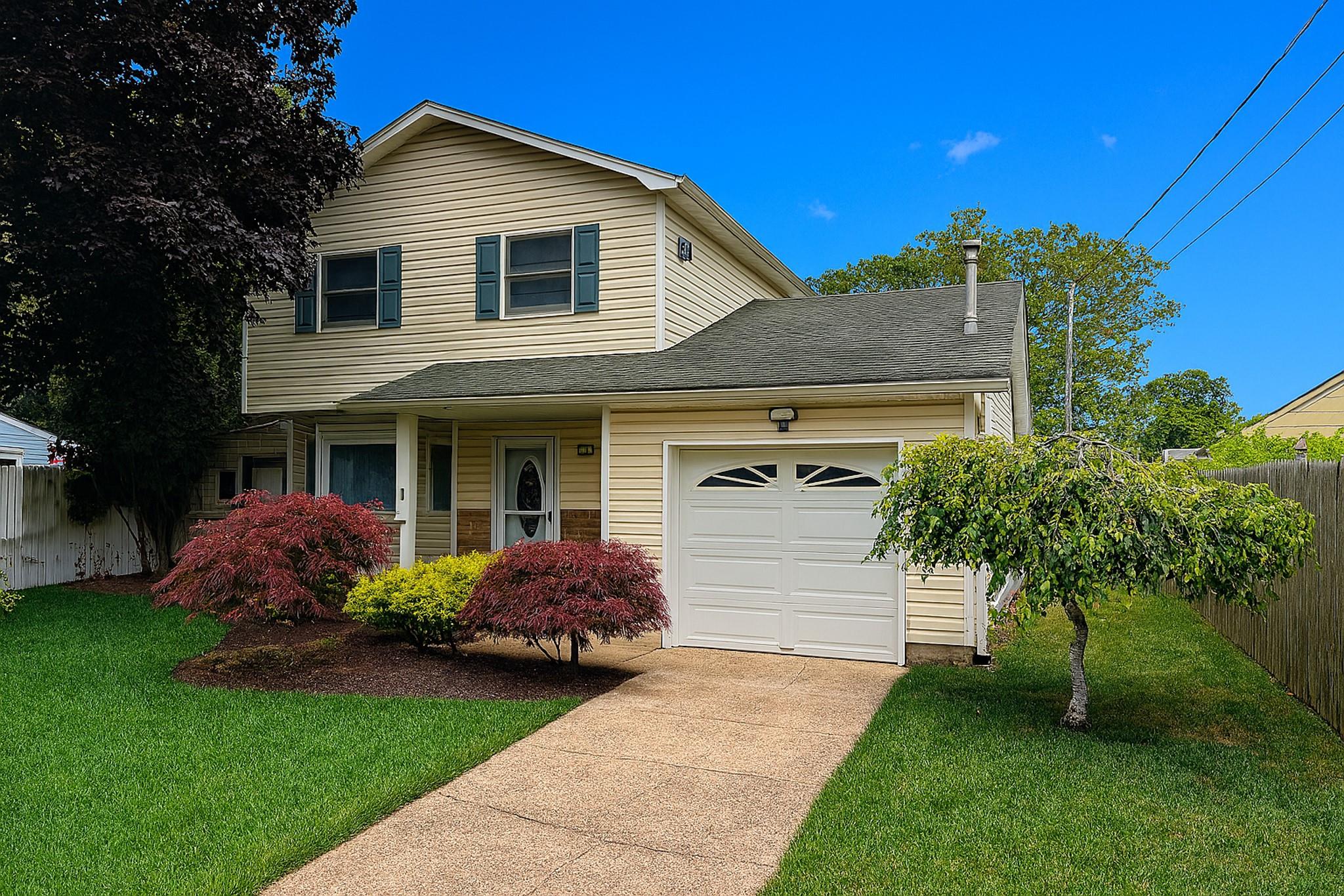 #1 photo, 41 Broadway, Shirley , NY 11967