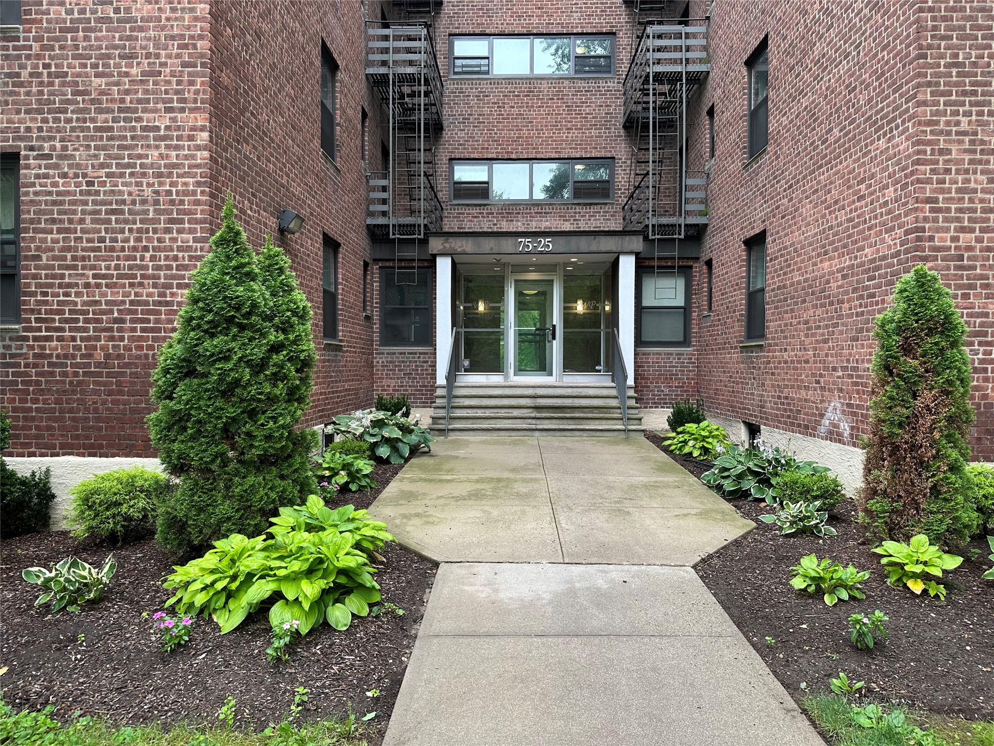 #1 photo, 75-25 210 St, Oakland Gardens , NY 11364