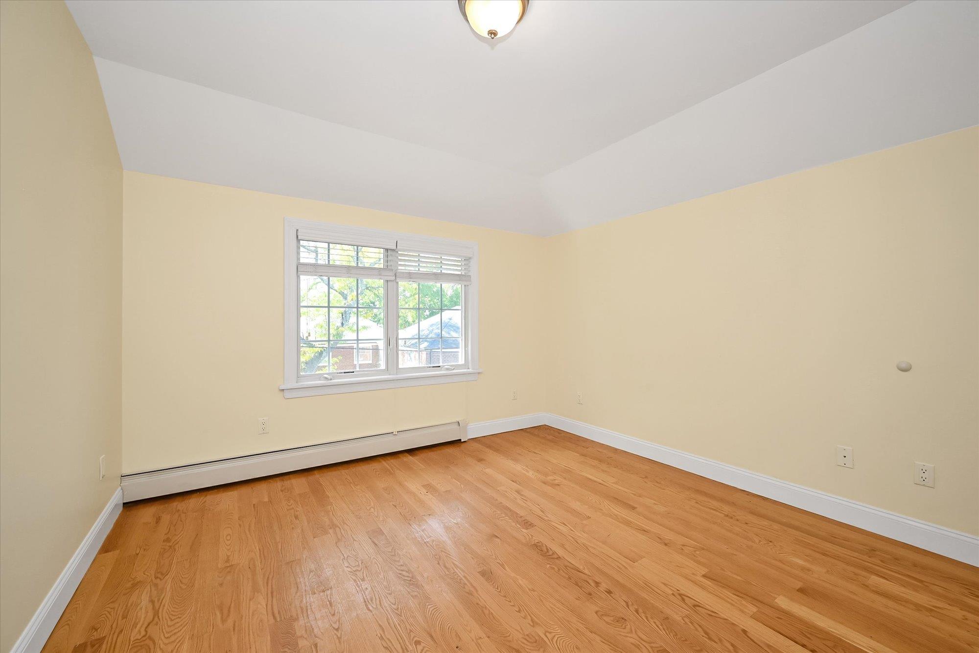 #16 photo, 58-30 254th Street, 뉴욕퀸즈 Little Neck , NY 11362