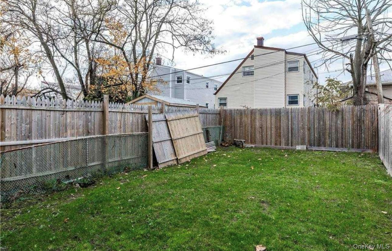 #13 photo, 120-06 Springfield Blvd., クイーンズ区 Cambria Heights , NY 11411