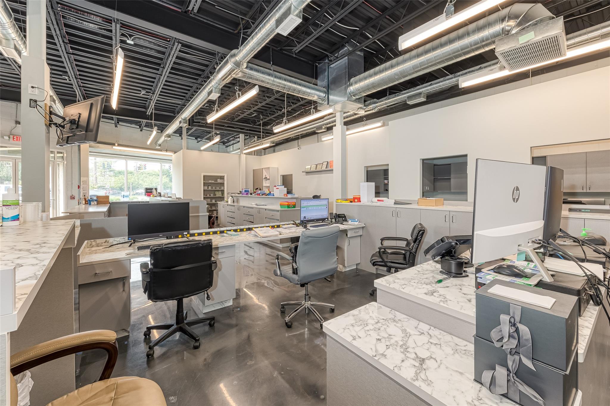 #8 photo, 2002 Jericho Turnpike, ナッソー郡 New Hyde Park , NY 11040