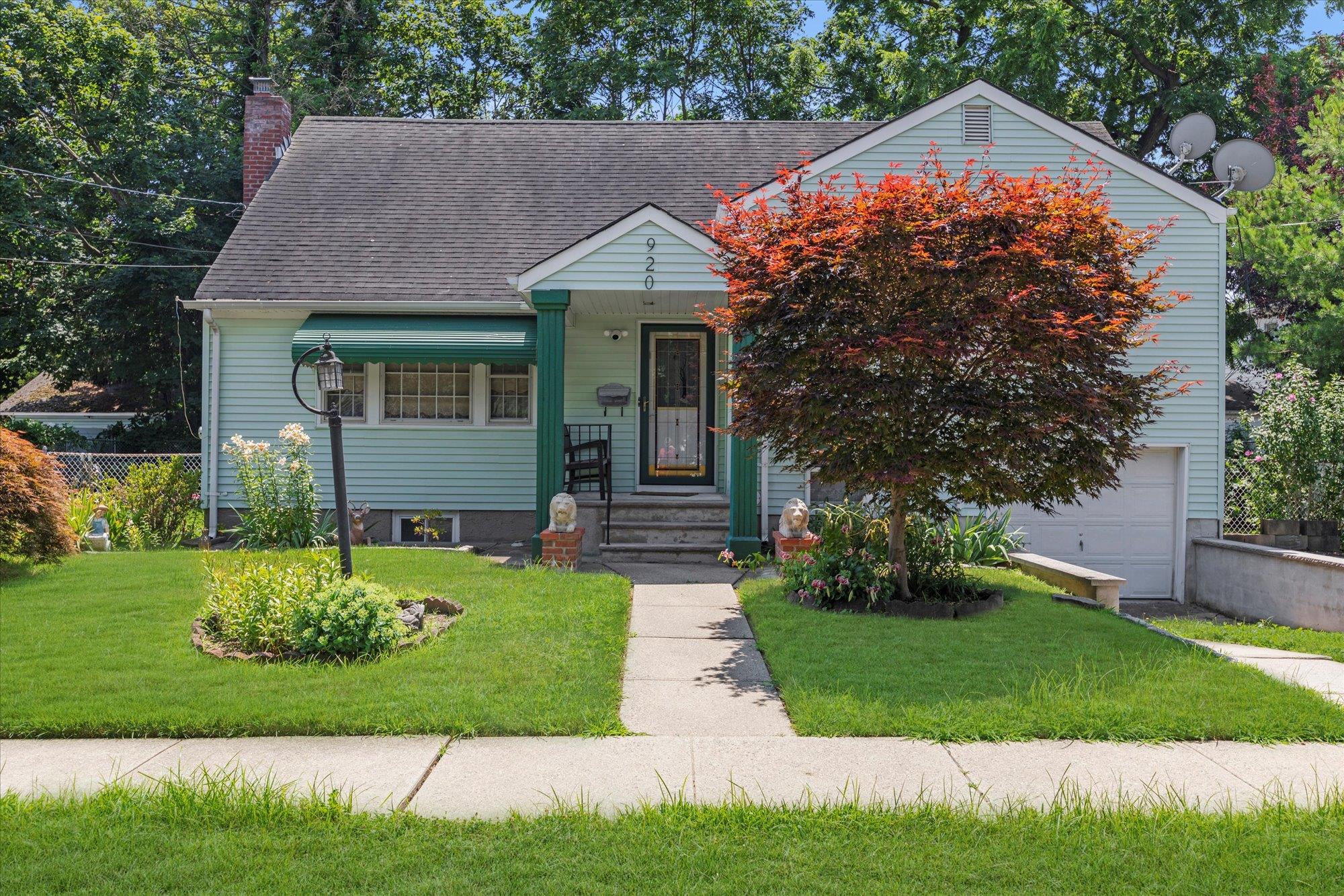 #1 photo, 920 Clinton Place, Baldwin , NY 11510