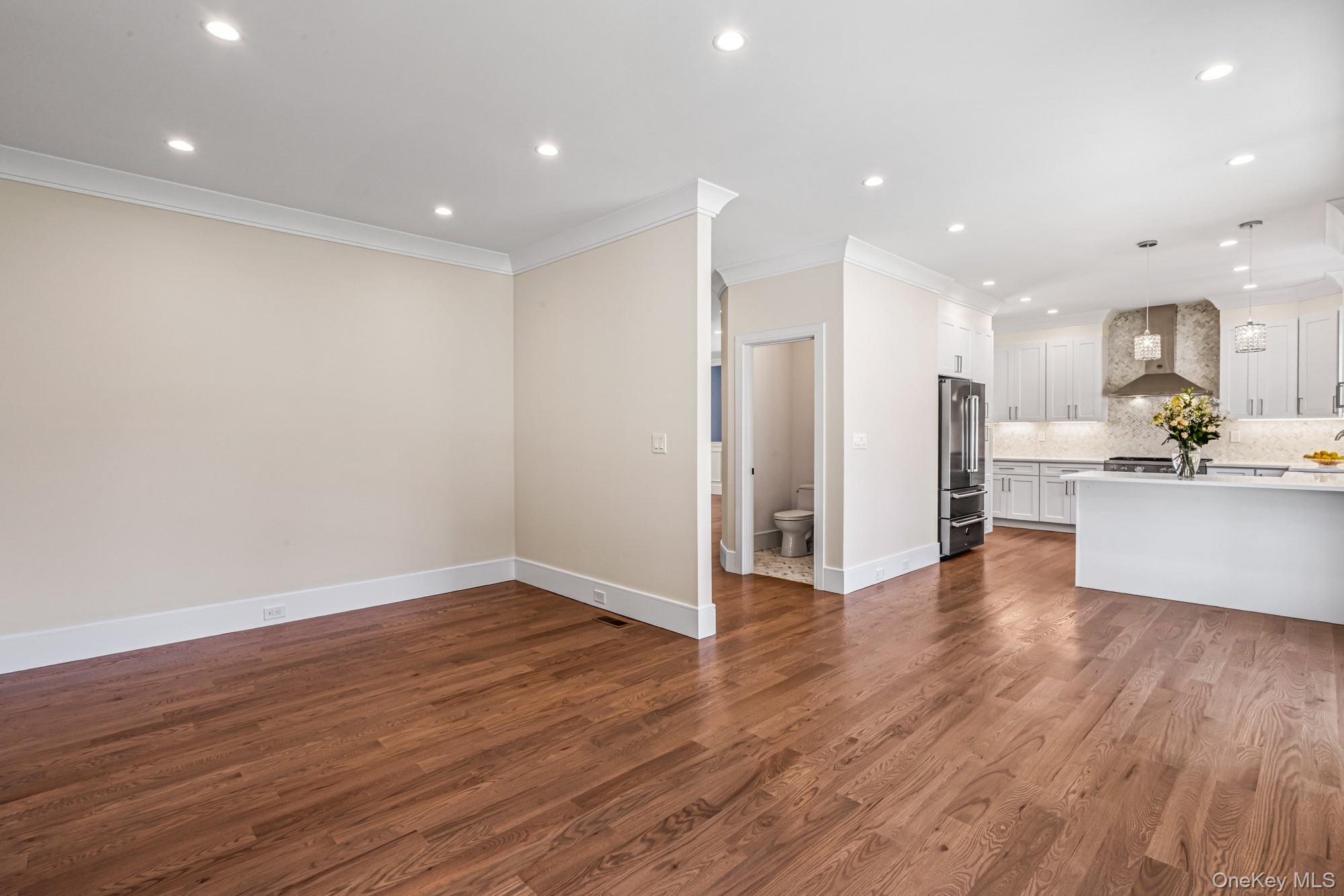 #16 photo, 22 N Maryland Avenue, ナッソー郡 Port Washington , NY 11050